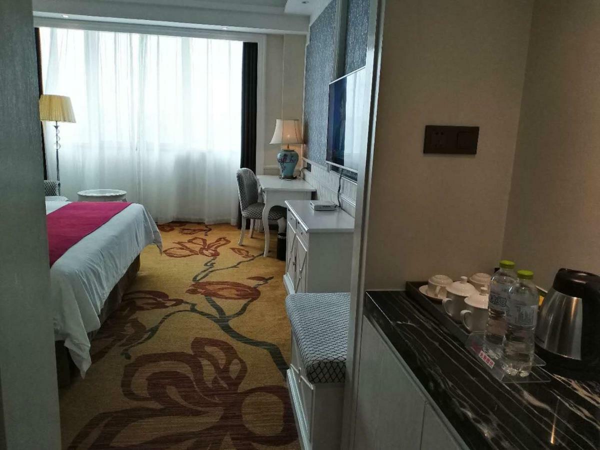 Ramada Encore Wyndham Nanning City Center Qingxiu Exterior photo
